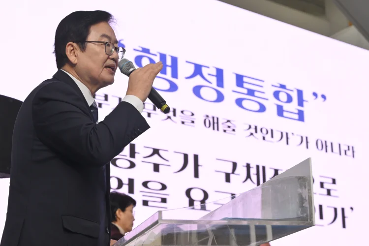 문인, 광주시장 아닌 북구청장 예비후보 자격 심사 신청