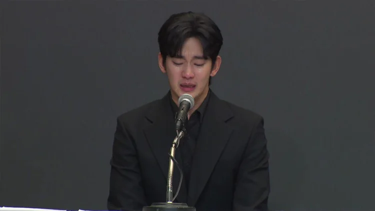 배우 김수현