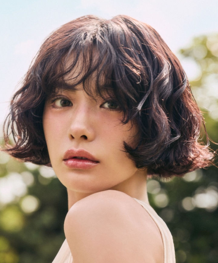 나나 꽃 들고 찰칵…점점 예뻐지네