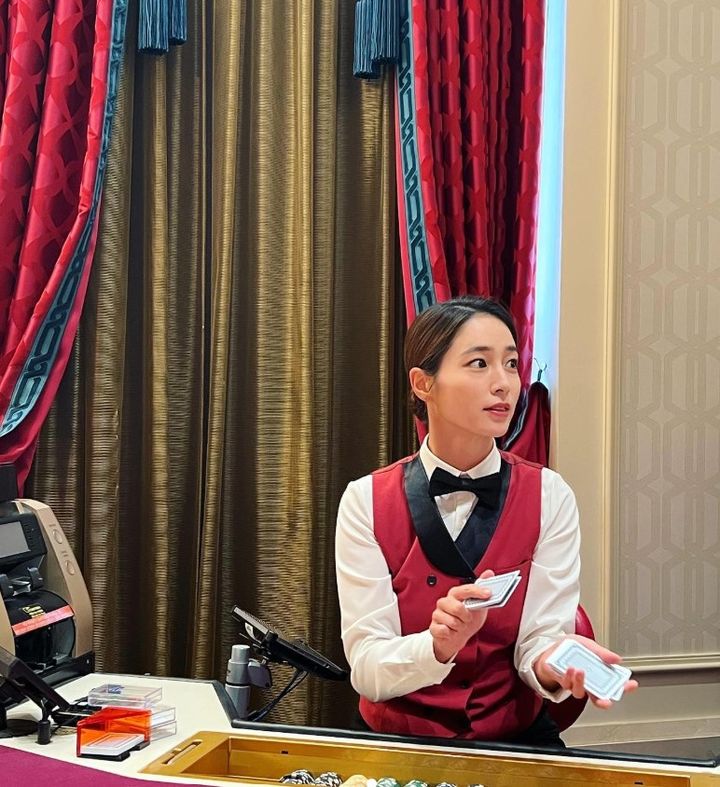 '이병헌♥' 이민정, 카지노 딜러 변신…