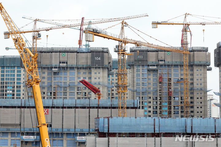 "외형보다 수익성"…건설사들, 불황 장기화에 ‘선별 수주’ 모드[건설업계 생존전략]①