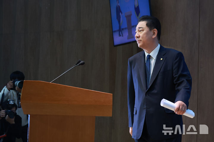 '윤심원 제명 처분' 김병기 자진탈당…민주당 "탈당 처리"(종합)